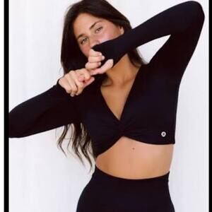 Astoria Activewear Long Sleeve Front Twist Crop Top L